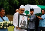 Ayah Ashraf Sinclair Curahkan Perasaan Pilunya Usai Ditinggal Sang Putra