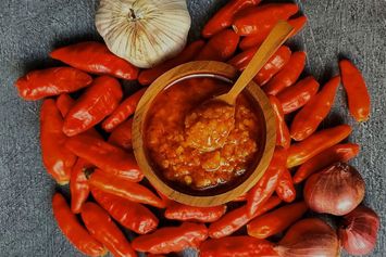 Cara Membuat Sambal Baby Cumi Pedas dan Tahan Lama, Ini Racikan Bumbunya!